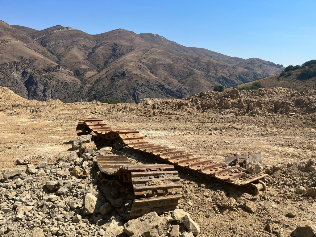 tank tracks