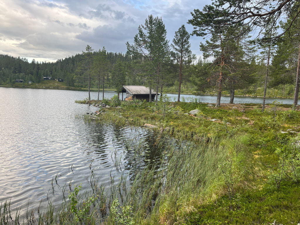 Chatka u jezera Båttjønna