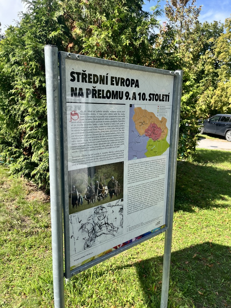 Levý Hradec informační tabule